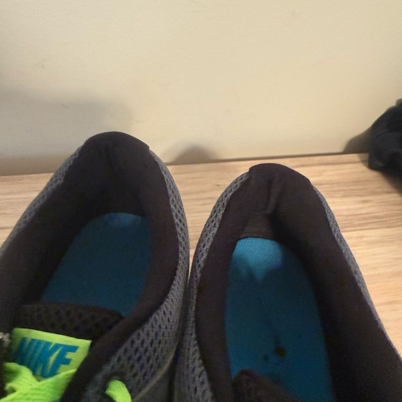 Nike Dual Fusion Lite Grey/Green Mens Running Shoes Size 10,5 - Picture 9 of 10